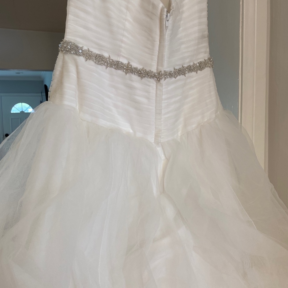 Oleg Cassini Couture Bridal Gown - Picture 5 of 13